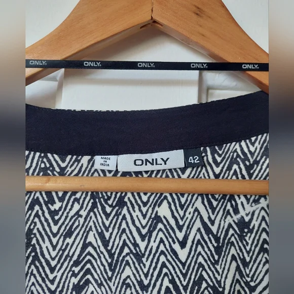 Patterned Cover Up - Picture 2 of 3